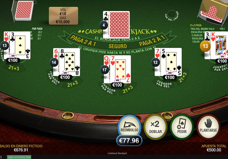 Mesa de Cashback blackjack con cinco manos repartidas antes de hacer las decisiones del jugador.