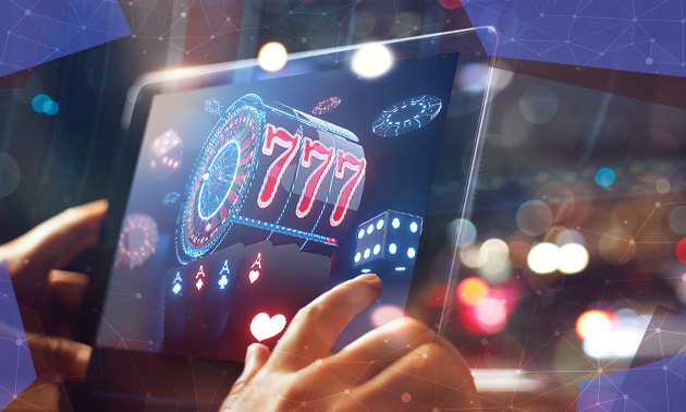 Una persona jugando en un casino online de Bolivia desde una tablet.