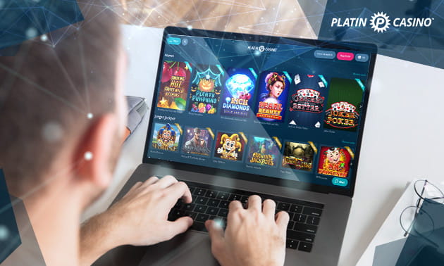 Una persona jugando en el casino online Platincasino