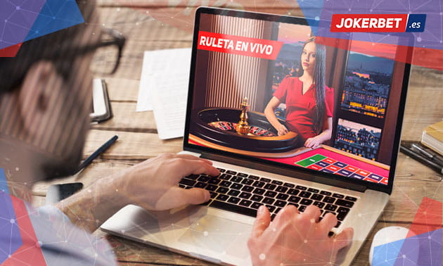 Ordenador portátil con la página web de Jokerbet en la pantalla