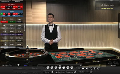 Crupier en vivo en la mesa de ruleta Casiopea