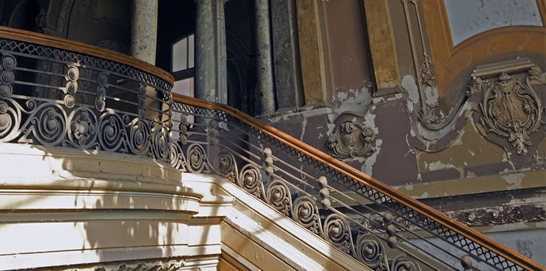 Les escaliers d'entrée du Casino Constanta