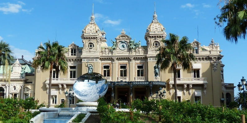 La façade du Casino de Monte Carlo.