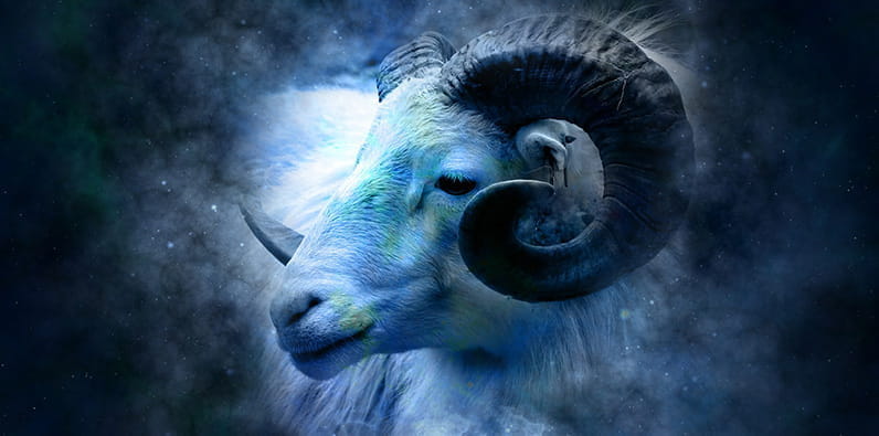 Un carnero en colores azul, verde, blanco