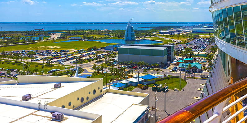 Vue panoramique de Port Canaveral depuis un bateau de croisière.