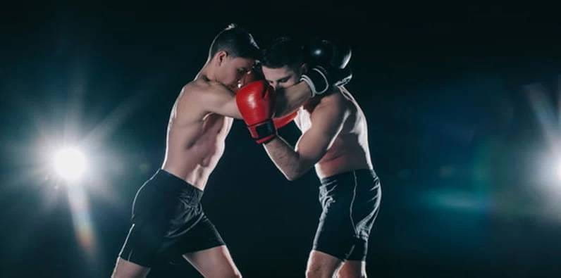 Dos boxeadores en un partido de box