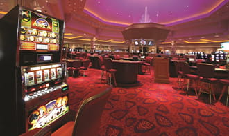 Sala de máquinas tragaperras en CasinoRiverside en Iowa