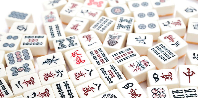 De nombreuses tuiles différentes du jeu chinois mahjong