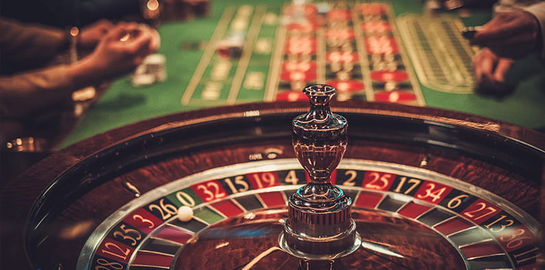 Roulette de casino et table