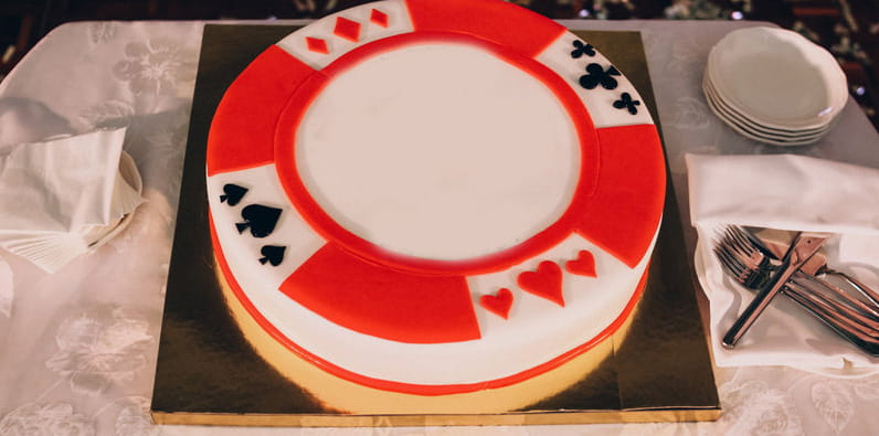 Cupcakes con decoración de cartas de juego